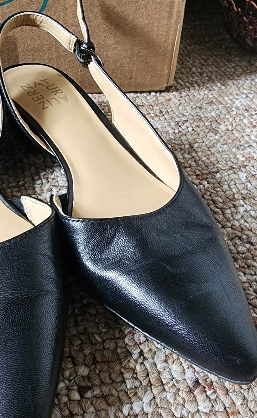 Naturalizer Women's Black Pointed Slingback Flats